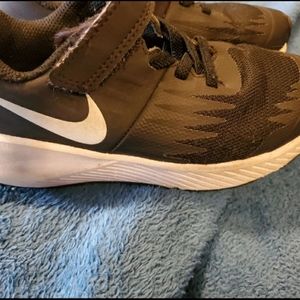 Toddler velcro nike shoes 11.5c